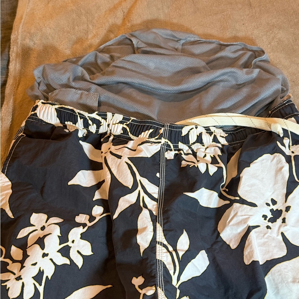 Tommy Bahama Dk. Gray and White Tropical Floral Print Swim Trunks Size L - Picture 11 of 11